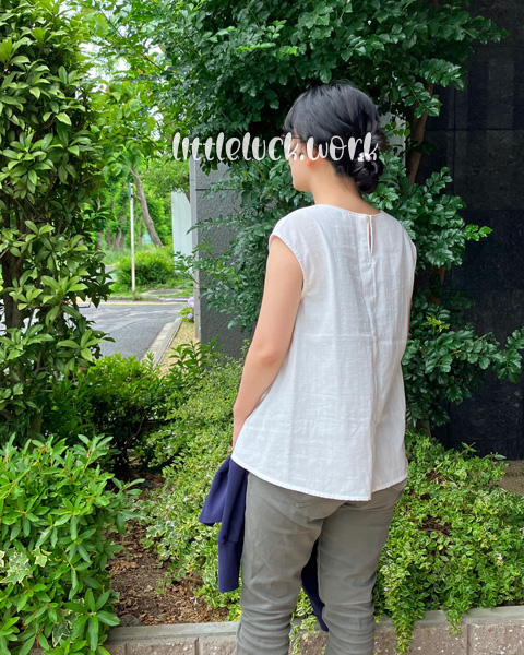 フロントデザインフレンチスリーブブラウス